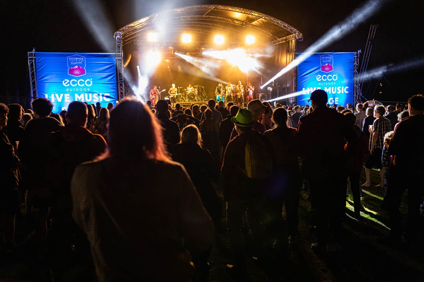 Crowds-enjoy-live-music-at-the-2021-Keswick-Mountain-Festival-photo-credit-Leading-Lines