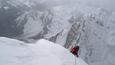 Mick Fowler 68 climbs in heavy snow at 6250m near the summit of Yawash Sar (002)